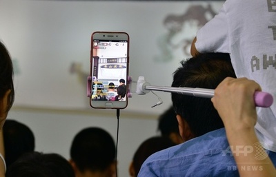 女がライブ配信中にわいせつ動画を公開 中国で摘発・立件相次ぐ