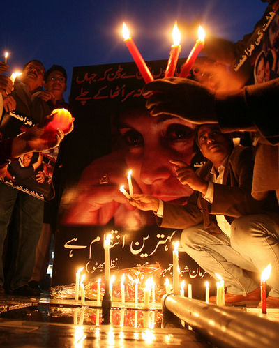 ブット氏暗殺事件で英テロ対策班が捜査開始、専門家は効果を疑問視