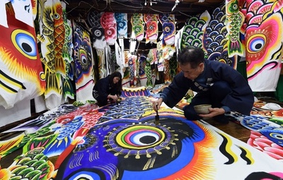 老舗の手描きこいのぼり、埼玉県加須市