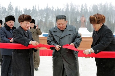 正恩氏、白頭山の麓で開発事業の完工式出席