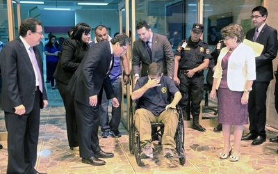 大平洋13か月漂流の男性、故郷エルサルバドルへ帰国 