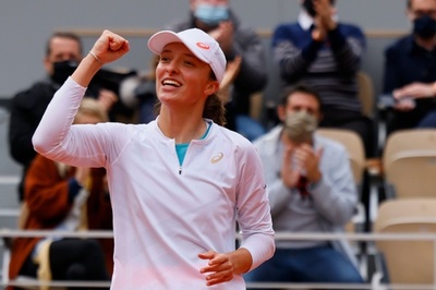 シフィオンテク「現実とは思えない」 予選勝者に圧勝で全仏決勝へ