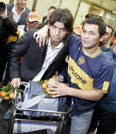 バネガ バレンシア移籍へ向けスペインに到着