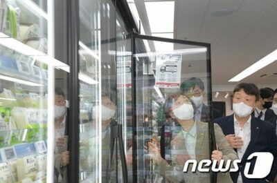 コンビニ冷蔵庫にドアをつければ、7万人・1年分の電力消費量削減…韓国政府「開閉式」のススメ