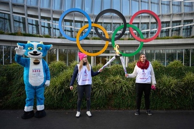 冬季ユース五輪、開会式の練習で落下事故 フィギュアスケーターが重体