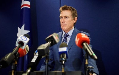 未成年者レイプ疑惑の豪閣僚、司法長官が名乗り出る 疑惑は否定