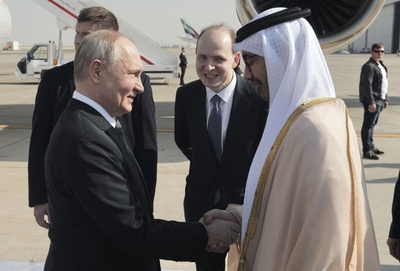 プーチン氏、中東訪問開始 UAEに到着