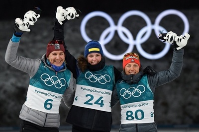 エーベリが涙の金メダル、バイアスロン女子15キロ 平昌五輪