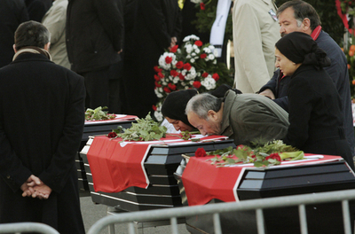 ドイツ西部の集合住宅火災は放火か、動機に移民排斥運動も浮上