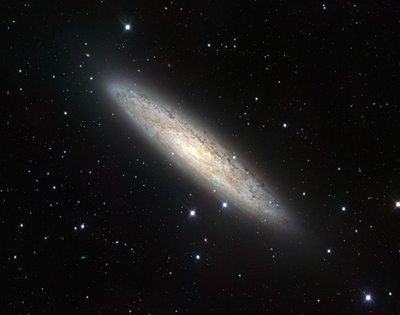 新型望遠鏡がとらえたスターバースト銀河「NGC 253」
