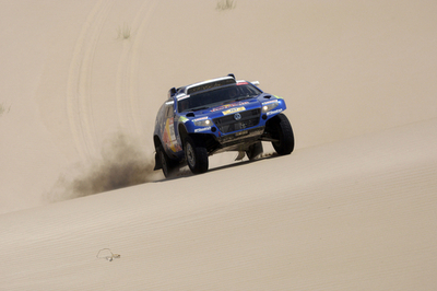 ドゥビリエ 第12ステージを制し総合首位に、ダカールラリー