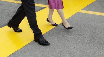 韓国の盧大統領、徒歩で軍事境界線を越える