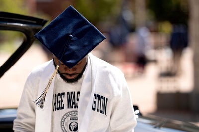 米、学生ローン1万ドル減免 大統領が発表