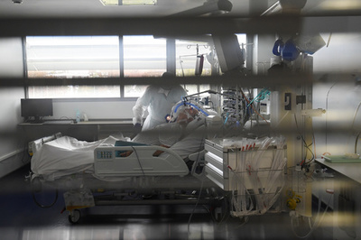 仏、感染100万人超える 第2波「第1波より悪い」可能性