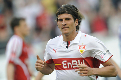 シュツットガルト ハンブルガーSVに勝利