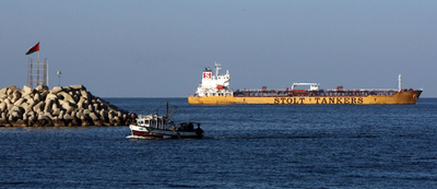 ｢海賊たちは銃を持ったドラッグ中毒｣、解放された船員が会見