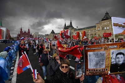 ウクライナで再び「ナチズム」との戦い ロシア戦勝記念日