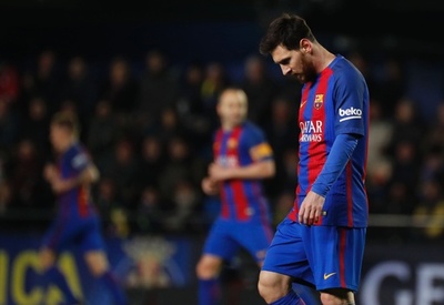 バルサ、メッシの劇的FKで同点もレアルとの差は開く