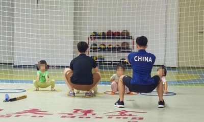 中国で子供のフィットネスが人気 親たちの期待と不安
