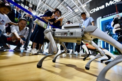 中国・合同軍事訓練でロボット犬が大活躍