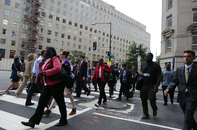 米政府閉鎖が解除、2週間ぶりに職員ら出勤