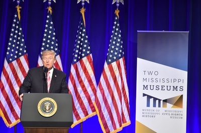 トランプ氏が公民権博物館の開館記念行事に、黒人指導者ら一部はボイコット