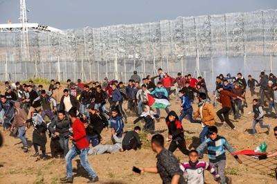 ガザ境界の抗議デモ、開始から1年で子ども40人死亡 ユニセフ