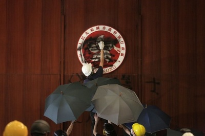 香港で国家安全法施行 中国に「重大」事件の管轄権