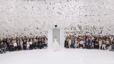 動画：ラフ・シモンズが語る、「ディオール」14/15年秋冬オートクチュール