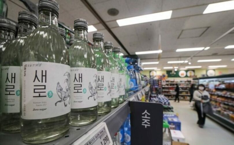 ソウル市内の大型マートに陳列されているゼロシュガー焼酎(c)news1