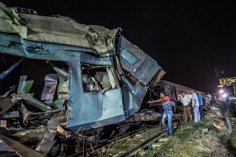 列車衝突現場で救急隊員が自撮り、辺地送り処分に エジプト