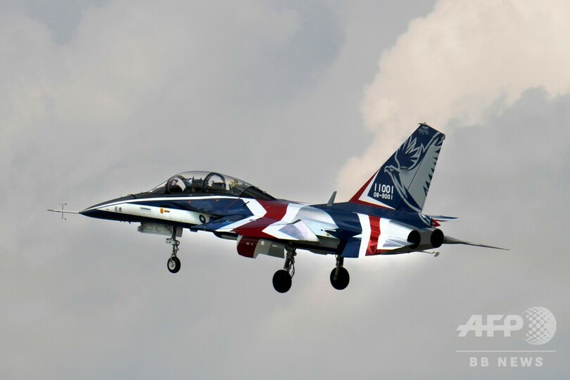 軍事面で「自立」余儀なくされる台湾、自主開発の練習機を初公開