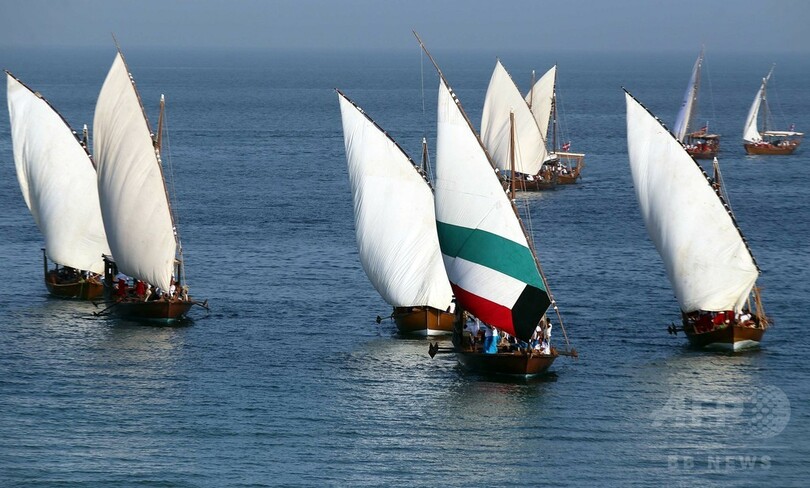 クウェートで真珠採り大会、伝統のダウ船で