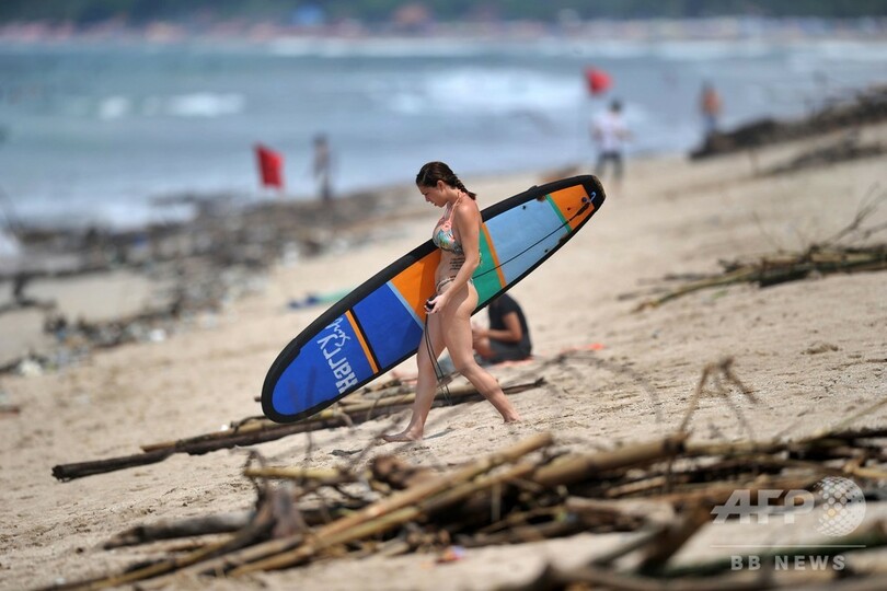 くつろぐにくつろげない…人気ビーチがごみだらけ インドネシア・バリ島