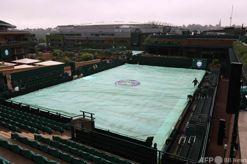 2年ぶり開催のウィンブルドン、初日は雨で16試合中止に