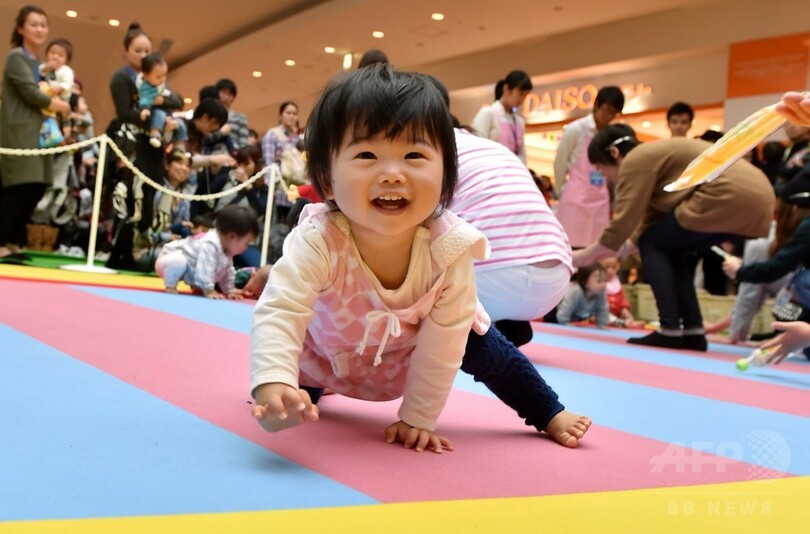 601人の赤ちゃんが はいはい競争 参加人数でギネス更新 横浜 写真9枚 国際ニュース Afpbb News