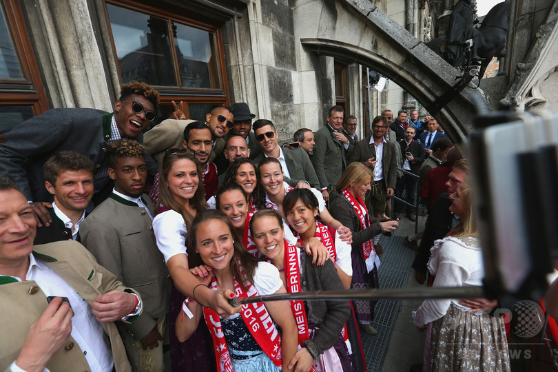 リーグ4連覇のバイエルン 女子チームと一緒にセレモニー 写真28枚 国際ニュース Afpbb News