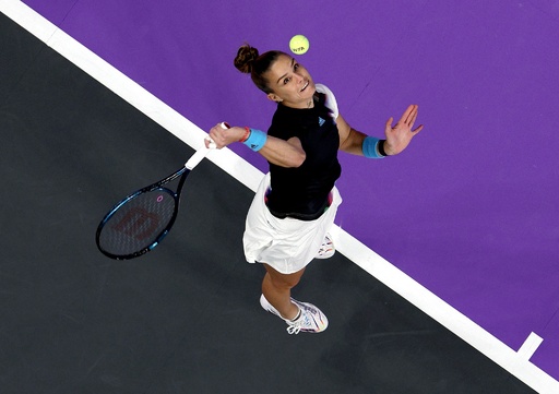 サバレンカがシフィオンテク撃破 WTAファイナルズ決勝進出 写真13枚
