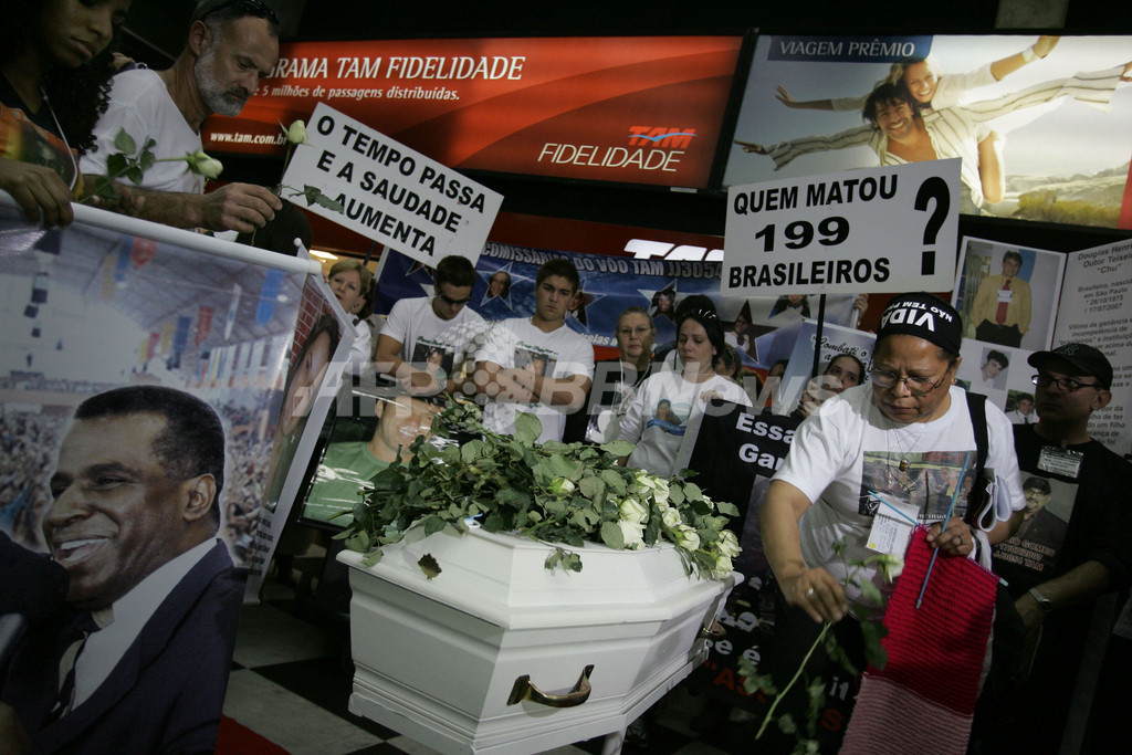 ブラジル史上最悪の航空機事故 Tam航空機着陸失敗から1年 写真5枚 国際ニュース Afpbb News