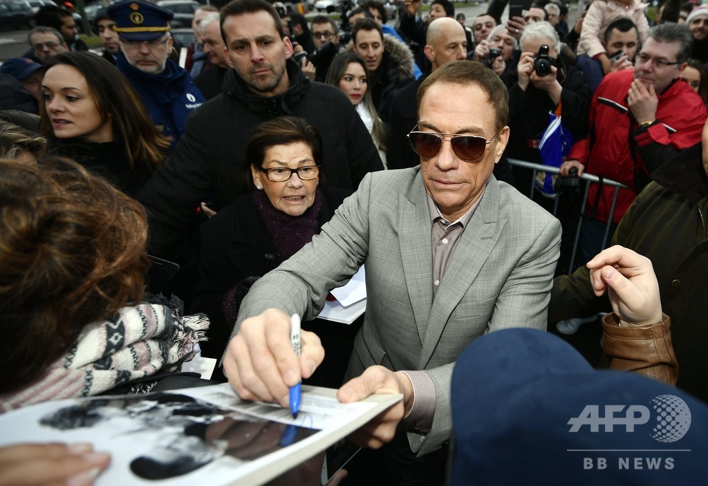 俳優ヴァン・ダムさん、チワワ救う 偽ペットパスポートで安楽死危機 俳優ヴァン・ダムさん、チワワ救う 偽ペットパスポートで安楽死危機