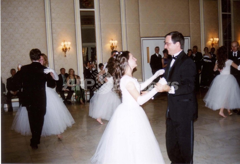 父娘の 貞操宣誓式 保守的キリスト教家庭で流行 米国 写真2枚 国際ニュース Afpbb News