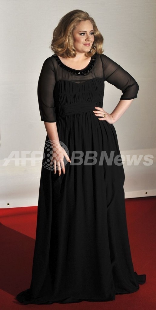 ブリット・アワード、レッドカーペットを彩った歌姫のドレス