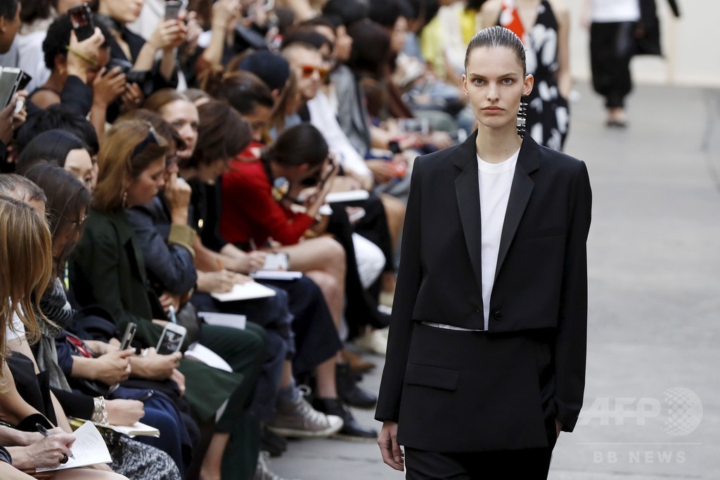 「ネヘラ」17年春夏