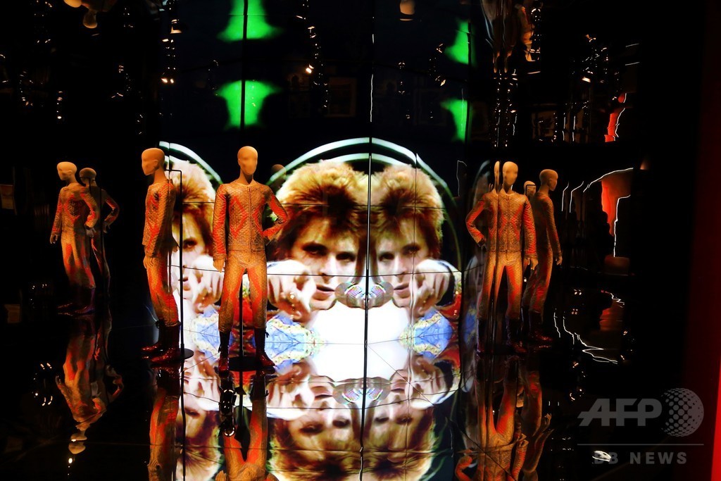 デヴィッド・ボウイ大回顧展「DAVID BOWIE is」、2017年に日本上陸