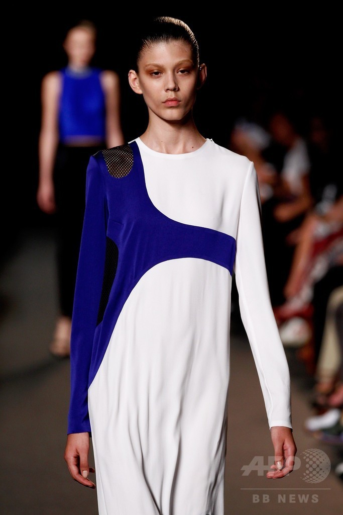 スニーカースタイルがさらに進化！？「アレキサンダー ワン」15年春夏