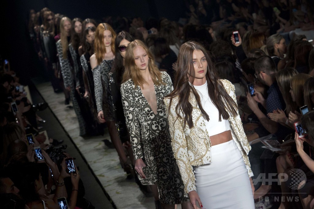 ドナテラ・ヴェルサーチもコレクション発表、「サンパウロ・ファッション・ウィーク」開催