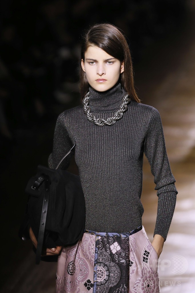 ブロケード、ジャガード、刺繍やビーズを自在に組み合わせて、「ドリス ヴァン ノッテン」15/16秋冬