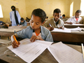 写真は29日、キダルで中学校の入学試験を受ける小学生たち。(c)AFP/KAMBOU SIA