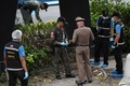 タイの首都バンコクで、爆発現場の捜査を行う警察官（2019年8月2日撮影）。(c)Lillian SUWANRUMPHA / AFP