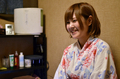 都内・秋葉原地区にある山本耳かき店秋葉原総本店で、取材に応じる浴衣姿のあまねさん（2011年9月27日撮影）。(c)AFP/Yoshikazu TSUNO